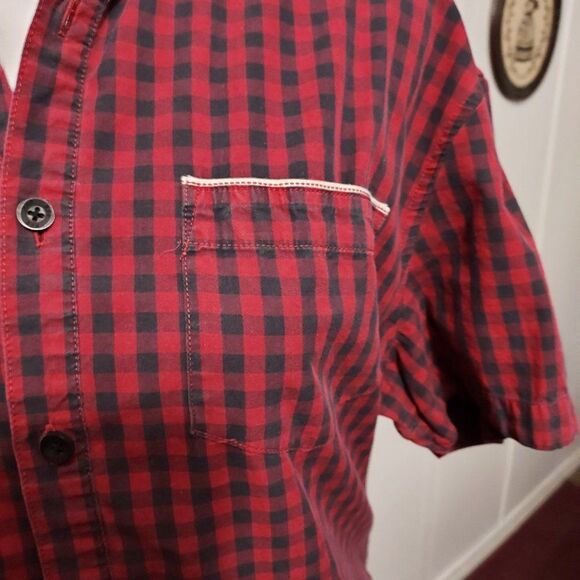 Vintage Adam Levine M VGC Black and red checkered Pit to pit 21 1/2 - Picture 2 of 4